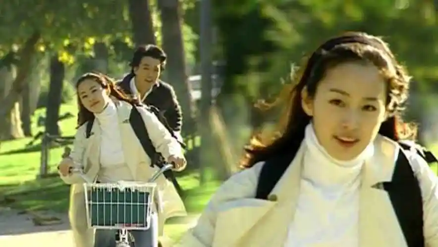 爱在哈佛男女再次相遇了被吸引的男人乘风追去