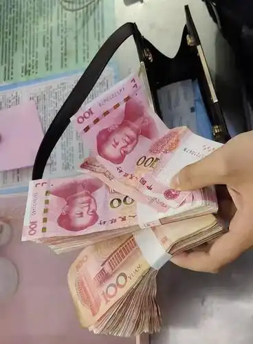 2万现金不慎遗失民警助力"完璧归赵"_江某