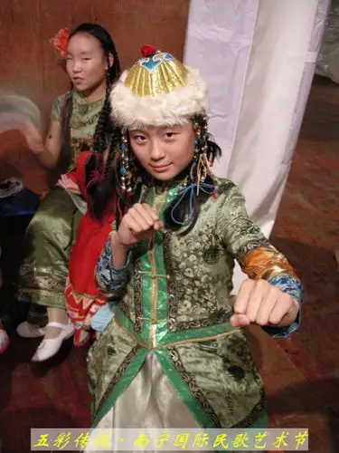 五彩呼伦贝尔合唱团的成员简介