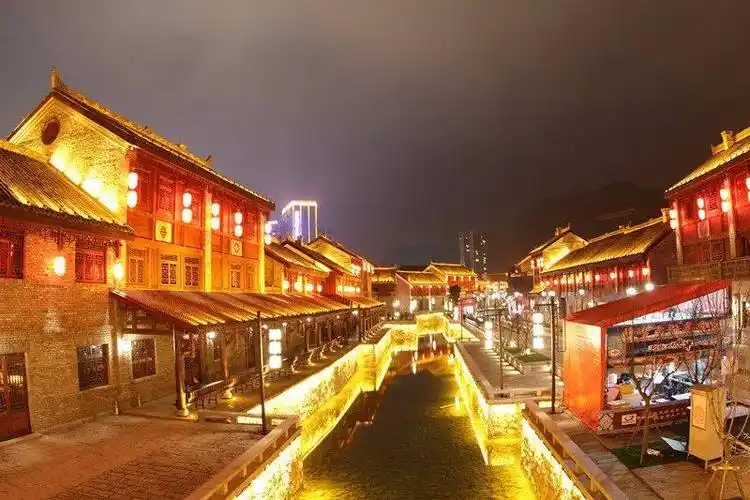 流光溢彩夜贵州黔途无量贵客行水城古镇