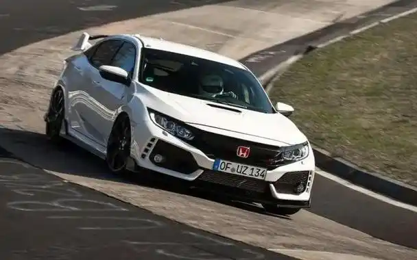 花42万买本田思域typer真的值吗谁又会多花2万买两厢思域