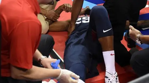 第一节还没打完就受伤!