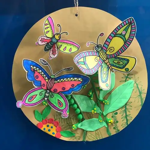 58岁儿童画蝴蝶03综合材料绘画