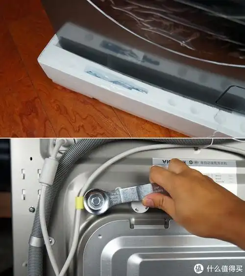 拆除运输螺栓的扳手位于洗衣机前面