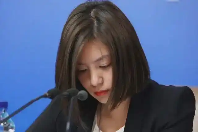 但是成为一名合格的外交翻译官,必须经历千锤百炼,张京就是翻译界的一