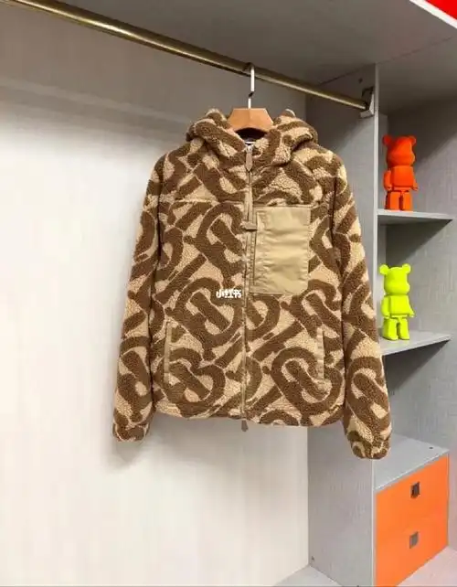 的连帽男女同款#burberry外套  #burberry  #博柏利burerry  #巴宝莉