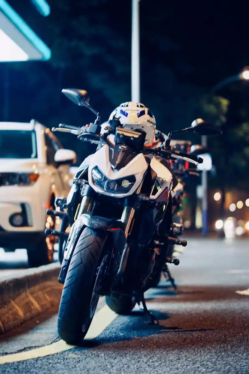 机车摄影 #骑帅不骑快 #夜骑 #每个男人都有一个机车梦  - 抖音