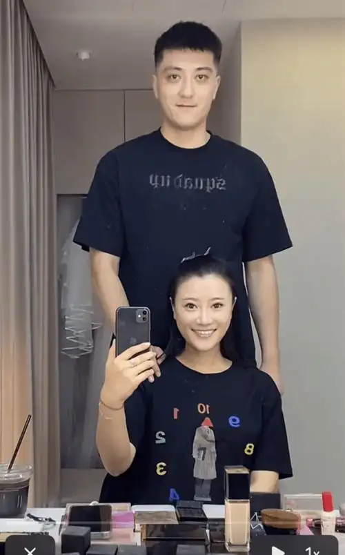 好闺蜜司雯嘉到场祝贺_婚礼_社交_平台