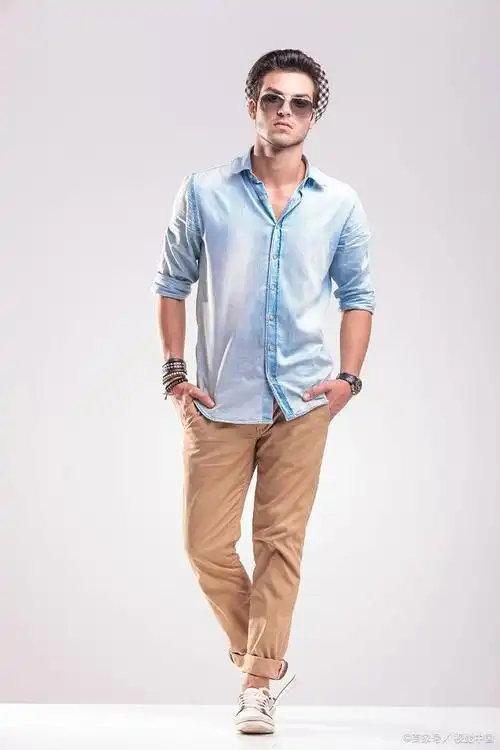 男生休闲风格穿搭,搭配一些饰品更显气质,这篇文章教会你