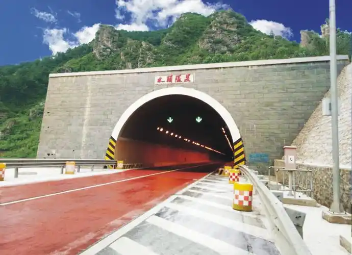 data-lemmaid="9011150">同源高速公路 /a>,全线共有两个隧道,分别为