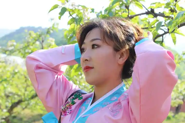 梨园朝鲜族彩衣女人们