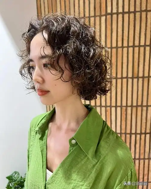 今年最洋气女短发,今年最洋气女短发18岁(推边短发卷卷烫发全都有)