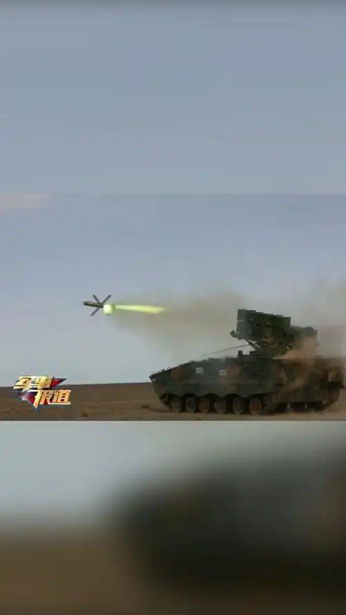 红箭-10反坦克导弹发射车舱内画面曝光,千里奔大漠,训练场太刺激!