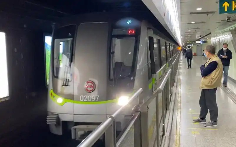 【上海地铁】绿灯侠02097进站