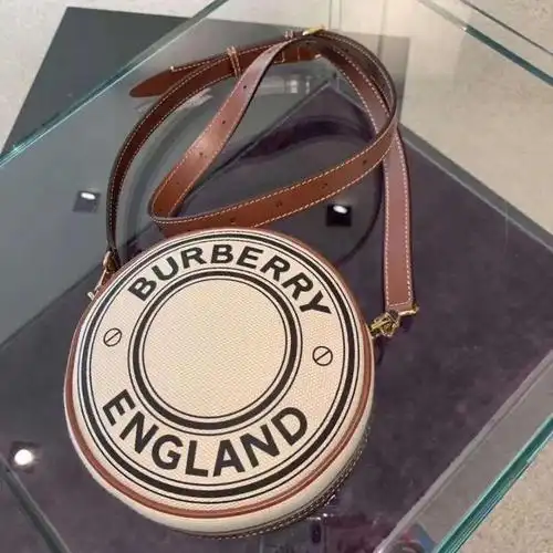 burberry印花圆饼包