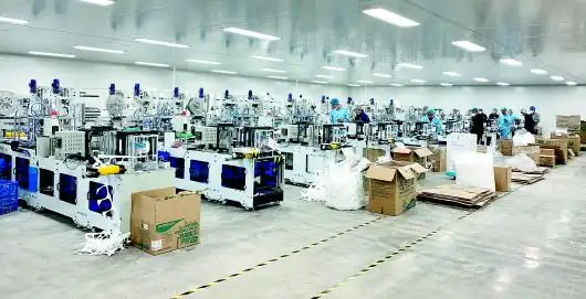 海氏海诺集团的口罩生产车间节假日也满负荷运转.