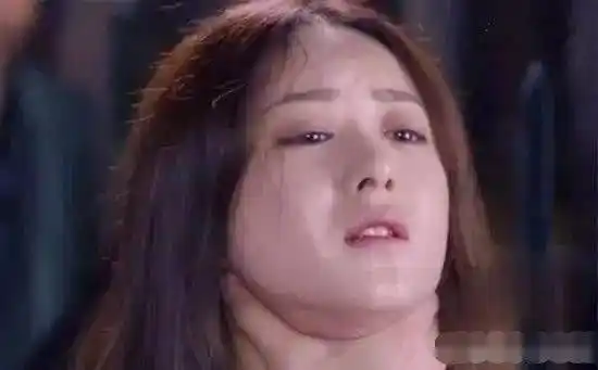 原创被掐脖子的8大美人杨幂可怜又虐心唐嫣却像在索吻