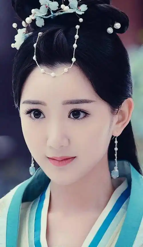 原创毛晓彤这眼睛太美自带美瞳效果特别有灵气难怪现在发展这样好