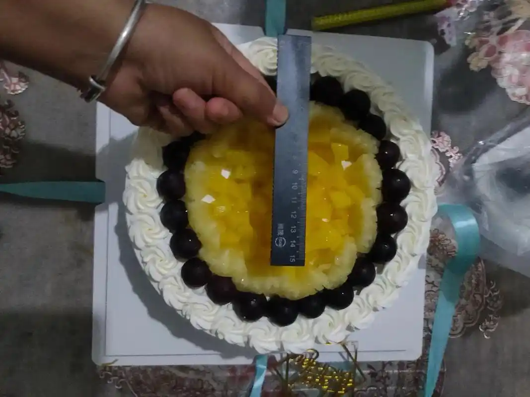 12寸蛋糕    第一个图片是我家老大过生日在长沟好想来蛋 - 抖音