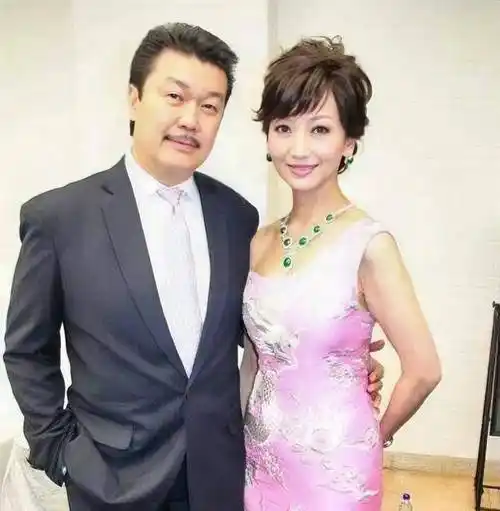 1979年赵雅芝丈夫阻止她演冯程程,她想出两全其美的方法收获好评_赵雅