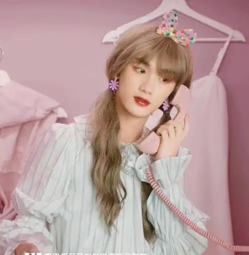 时代少年团"女装",队长是短发女孩,刘耀文在逃公主