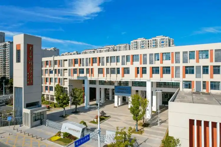 南京市科利华中学铁北分校——首战告捷,铁北教育添新辉_发展_研究