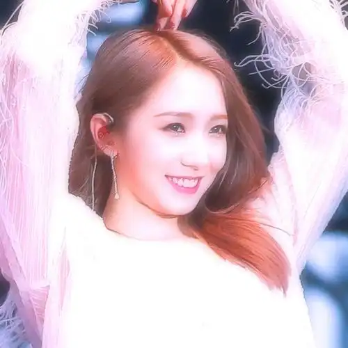 孟美岐头像/by沈灿阳