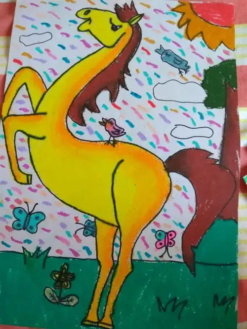 宁宁二年级下学期画画集锦,这些画都运用了渐变涂色法