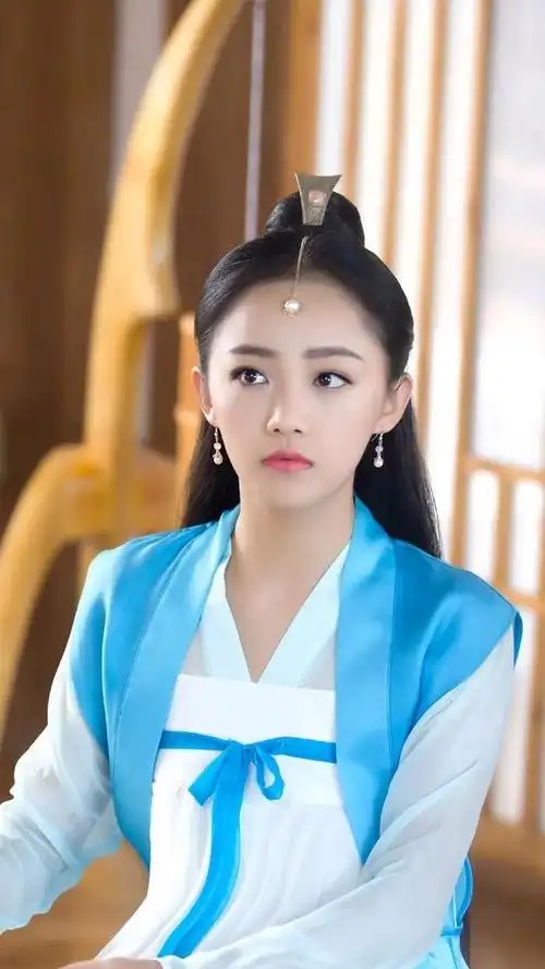 亦是东海龙王最宠爱的小女儿,观音大士在她出生那年便预言她未来会是