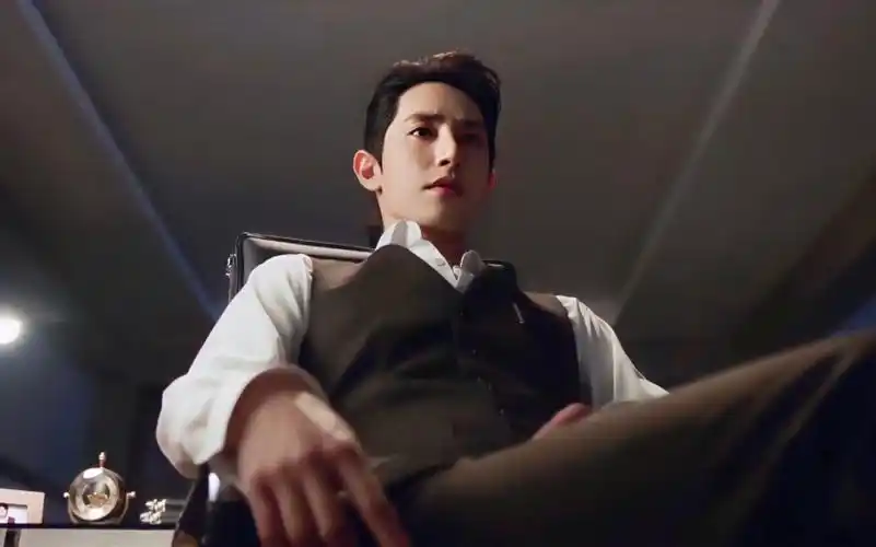 【李洙赫】发布会 李洙赫你真的不考虑永久西装吗?