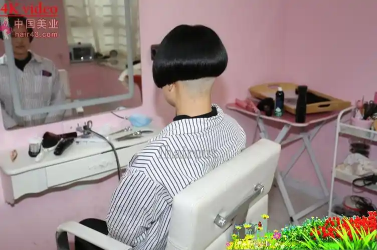 圆脸妹子剃高脚后空bob发型芳飞135610