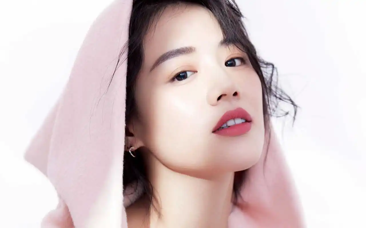 首页 桌面壁纸 大陆明星 马思纯最新杂志封面性感写真图片壁纸 上一张