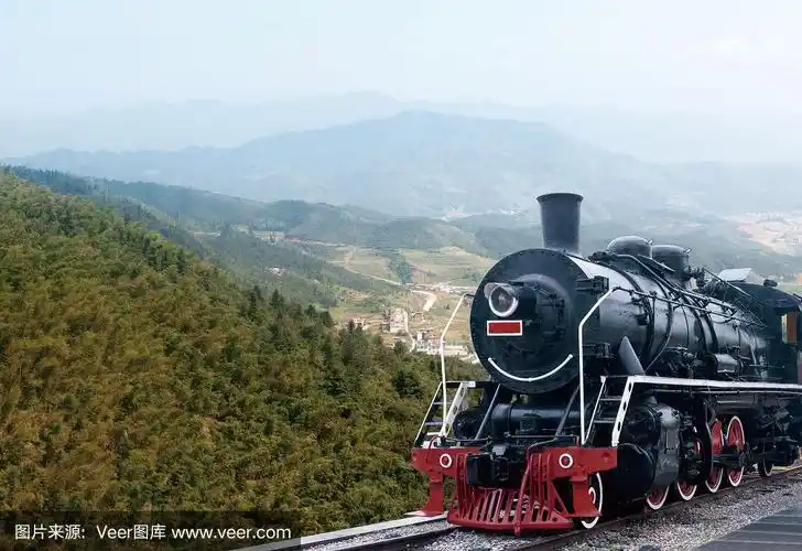 老式的黑色蒸汽动力火车