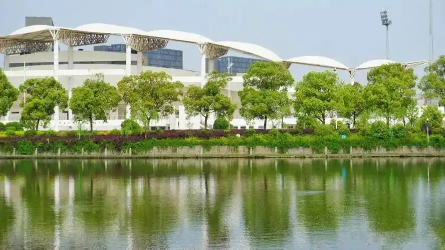 南昌大学学生会携南大学子云庆生一路有您与有荣焉