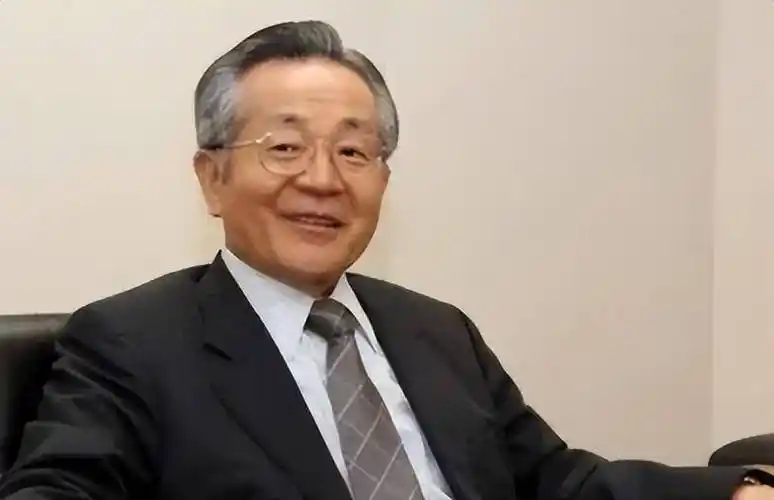 不过,当他见到大宫义雄,也就是自己的岳父后,他的内心倒是奇异的冷静