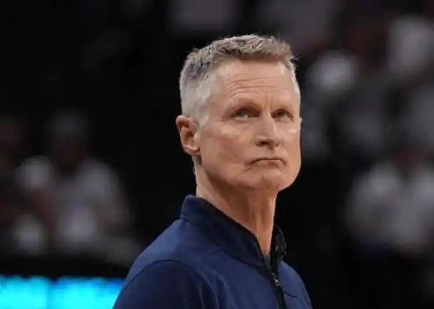 今日,勇士主帅史蒂夫-科尔接受采访.