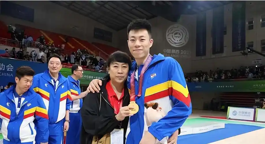 接任姚明,王芳提拔赴任,新职务曝光,张镇麟李月汝现身助威_中国女篮