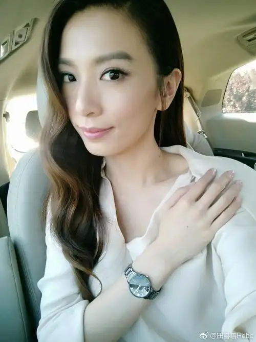 田馥甄晒自拍不忘自嘲 清新冷峻尽显熟女范儿