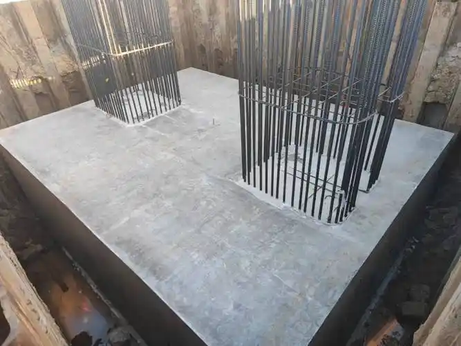 山海快速路施工现场同样如火如荼."2月20日,我们完成了首个承台浇筑.