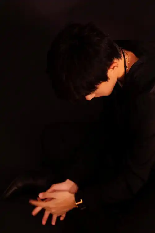 易烊千玺项链叠搭