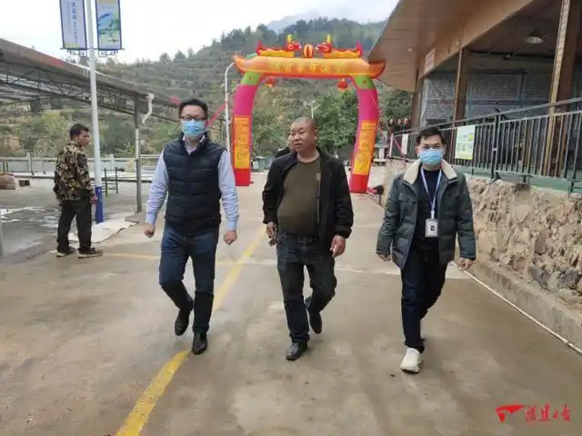 石志军)2022年1月21日,平和县大溪镇党委书记林永金,镇长赖志慧组织由