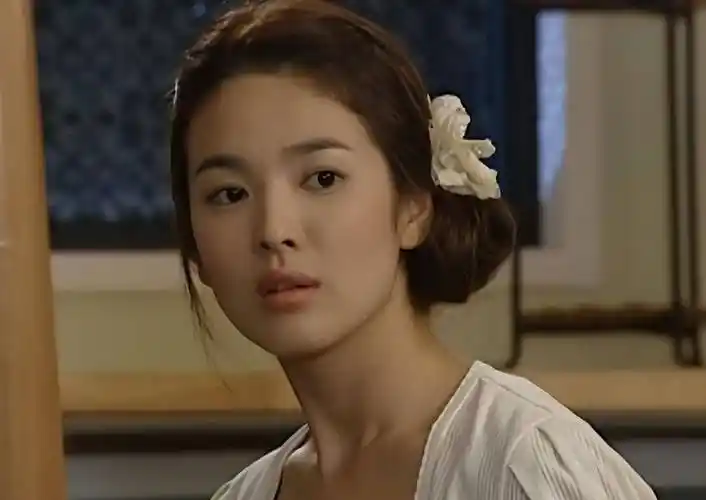 离婚4年,41岁宋慧乔略显老态,事业越来越好,宋仲基二婚有了娃_观众