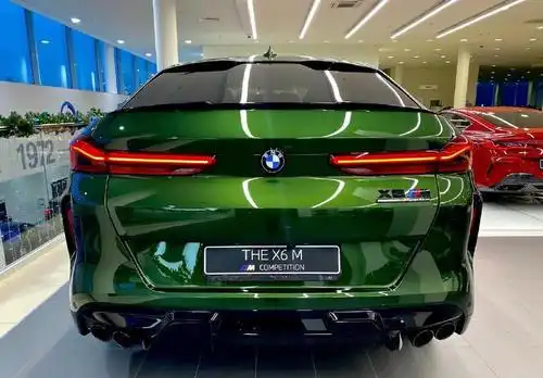 墨绿色颜值更帅气搭载44tv8引擎全新宝马x6m雷霆版海外实车