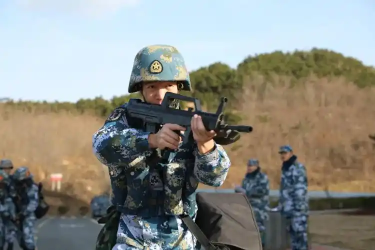 帅海军学员鲸武勇士驰骋战场气场爆棚