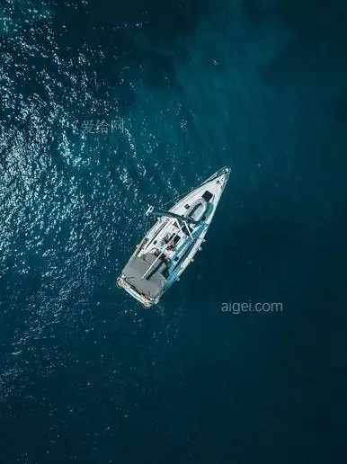 白船航行鸟瞰图(aerial view of white boat sailing) - 大小:2m-cc0