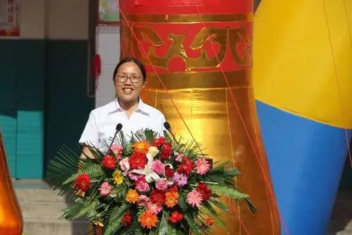 汝州市逸夫小学校长王杏利致辞