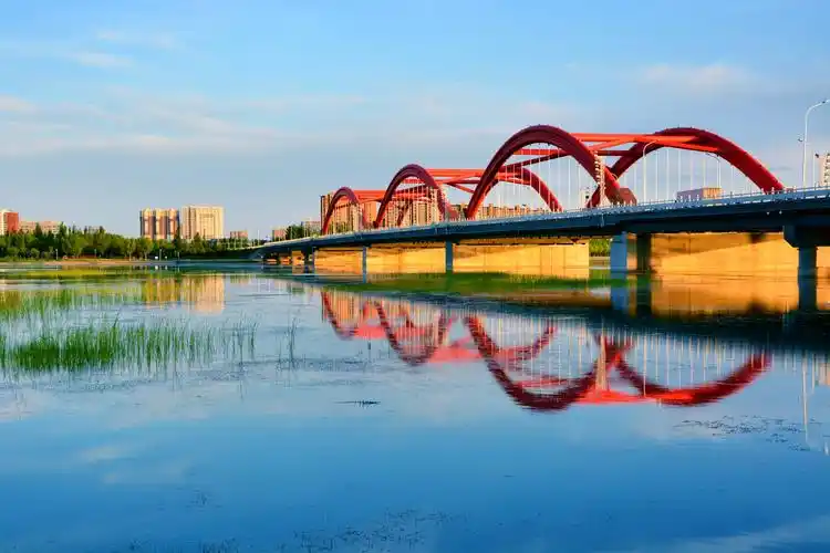 金光穿过通辽市彩虹桥原创拍摄