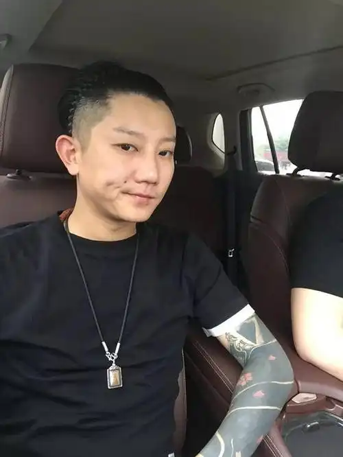 本想吃花臂大哥的家常菜,打动我的竟是的油泼面!