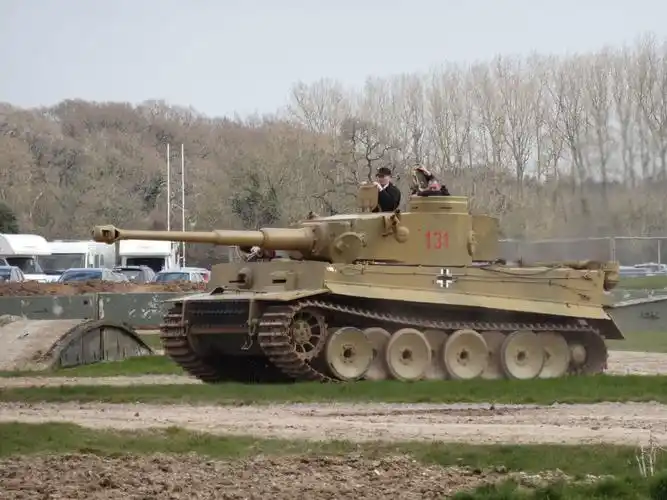 让盟军胆寒的虎式坦克,为何最后停产了?