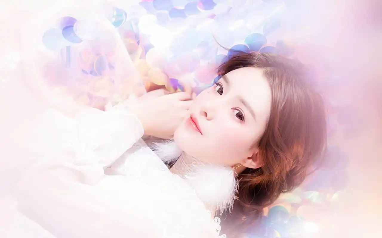 一组治愈系美女梦幻唯美私房写真桌面壁纸分享给大家~~这组壁纸里面的